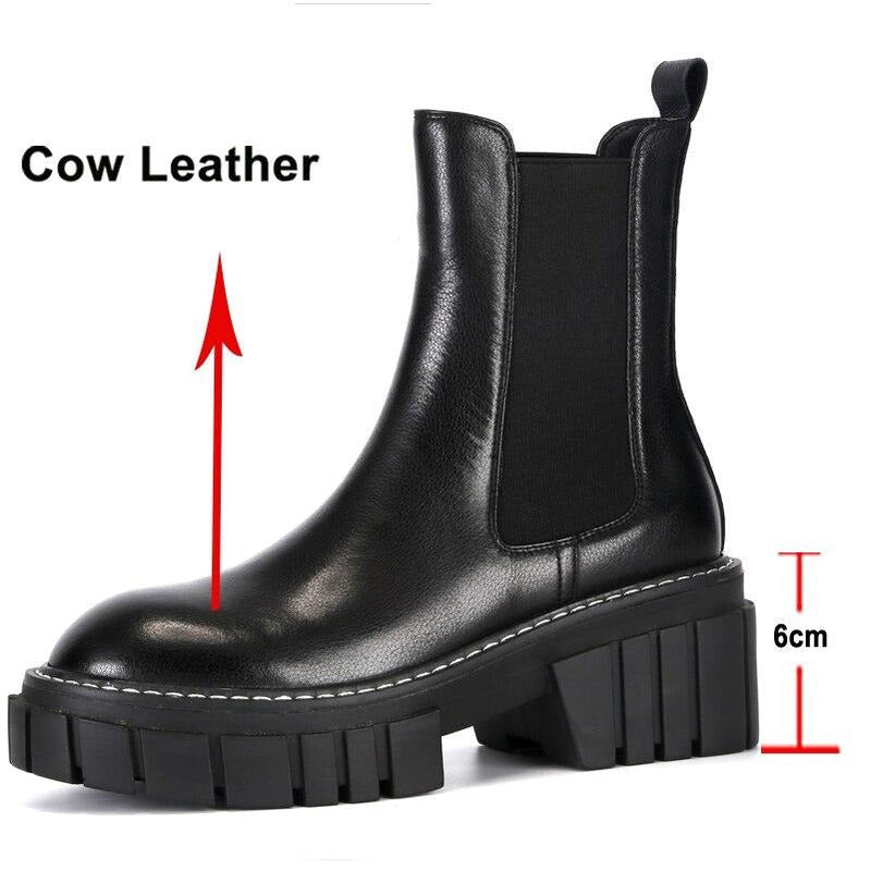 Effortlessly Elegant Boots with a Timeless Design