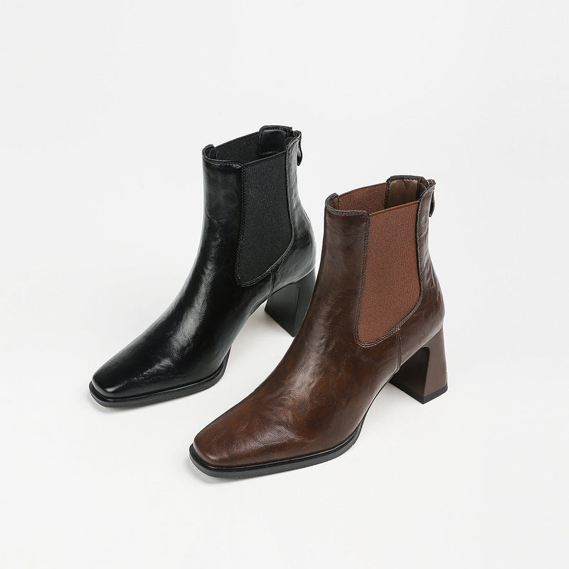 Well Tailored Boots with a Graceful Silhouette