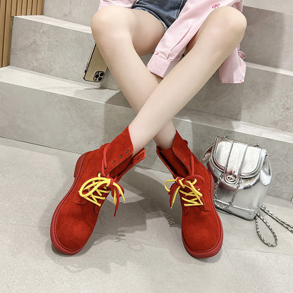 Effortlessly Elegant Boots with a Timeless Design