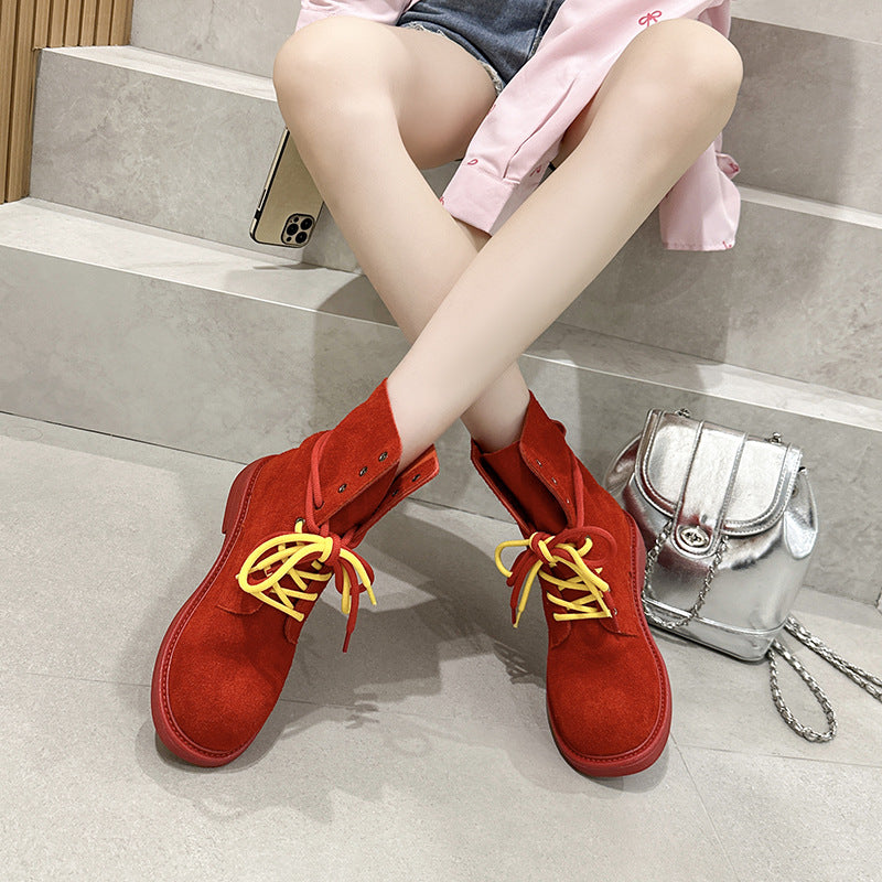 Effortlessly Elegant Boots with a Timeless Design