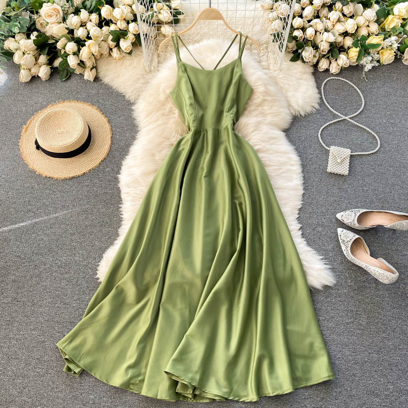 Beautifully Finished Dress in a Timeless Design