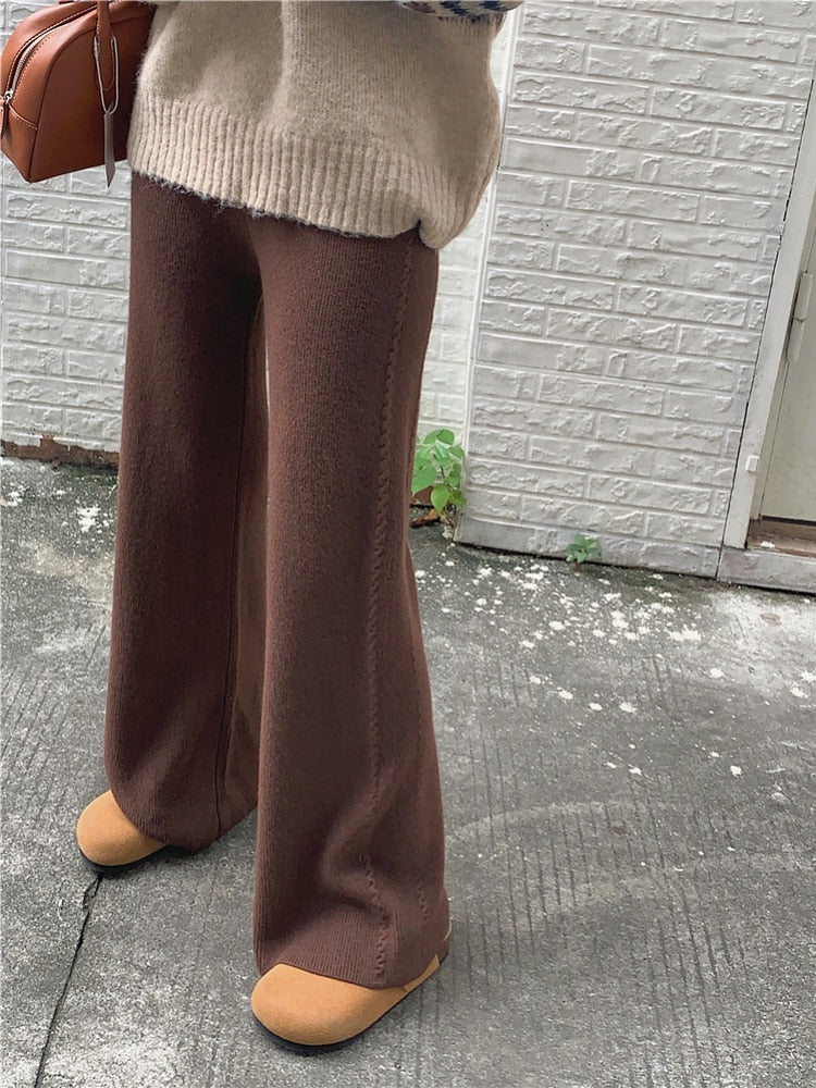 Well Tailored Pants with a Graceful Silhouette