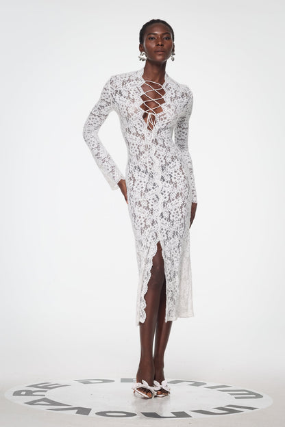 Well Tailored Dress with a Graceful Silhouette