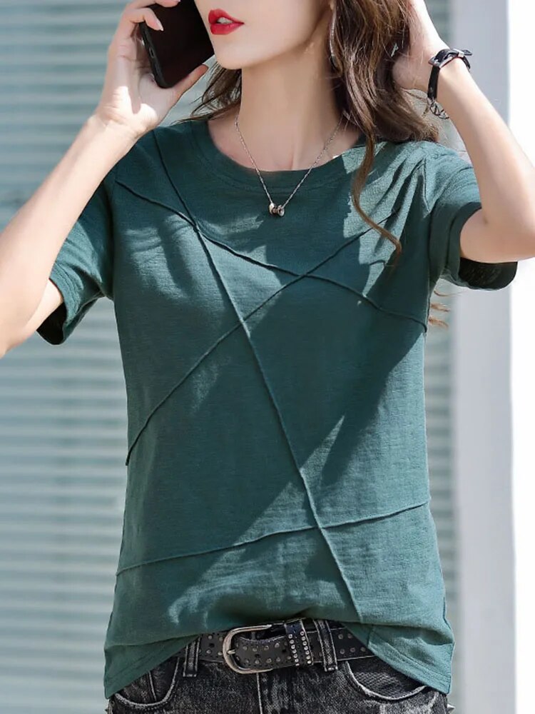 Effortlessly Elegant T-Shirt with a Timeless Design