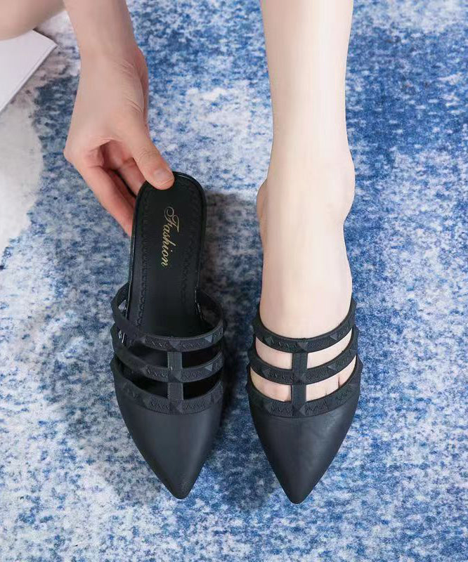 Well Tailored Sandals with a Graceful Silhouette