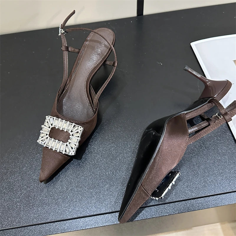Effortlessly Elegant Heels with a Timeless Design