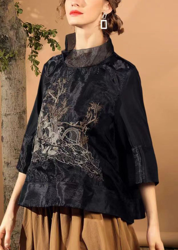 Sophisticated Blouse with a Clean Classic Look