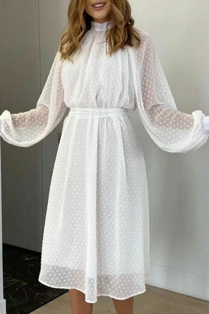 Effortlessly Elegant Dress with a Timeless Design