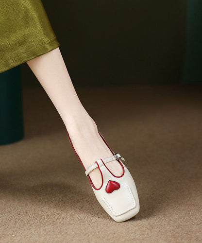 Effortlessly Elegant Sandals with a Timeless Design