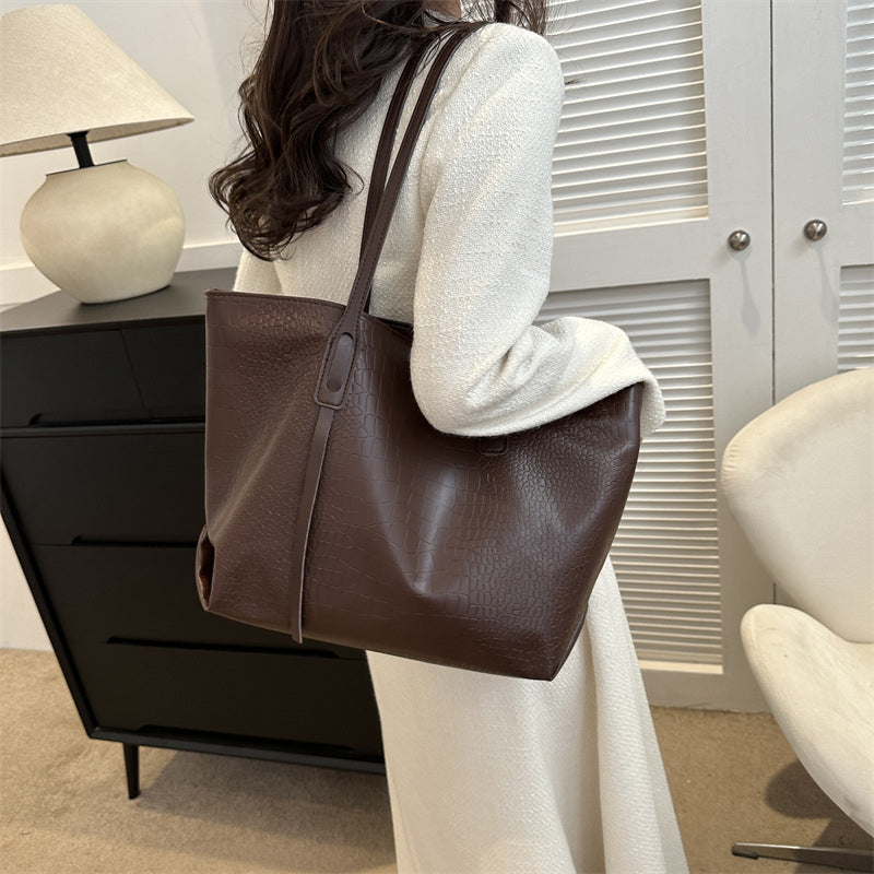 Sophisticated Bag with a Clean Classic Look