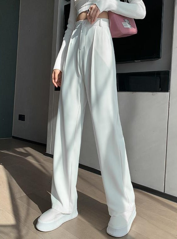 Well Tailored Pants with a Graceful Silhouette