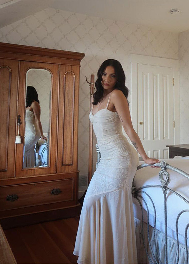Effortlessly Elegant Garment with a Timeless Design