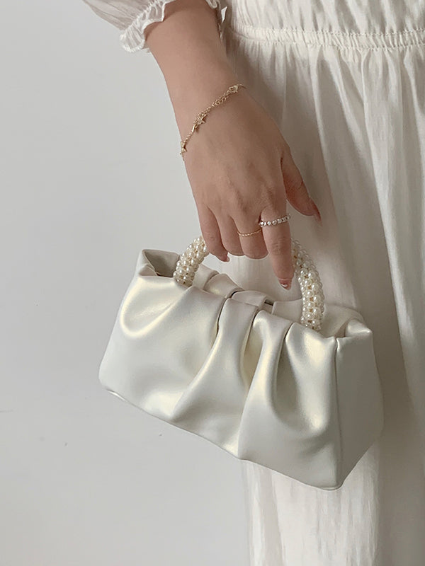 Well Tailored Bag with a Graceful Silhouette