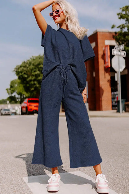 Effortlessly Elegant Pants with a Timeless Design