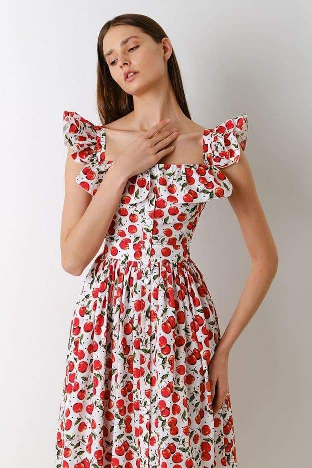 Effortlessly Elegant Dress with a Timeless Design