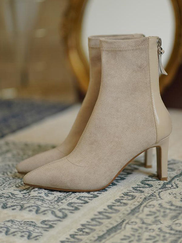 Effortlessly Elegant Boots with a Timeless Design
