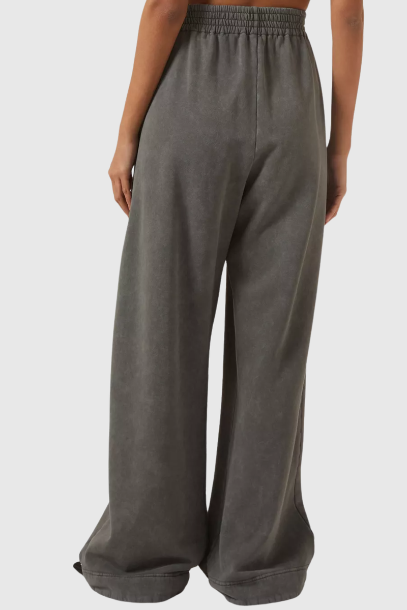 Sophisticated Pants with a Clean Classic Look