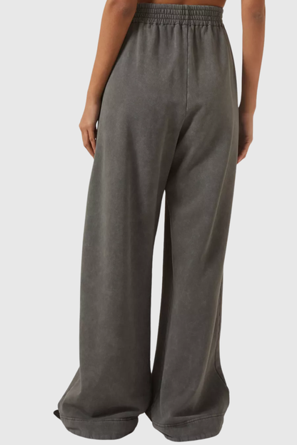Elegantly Styled Pants for Everyday Wear