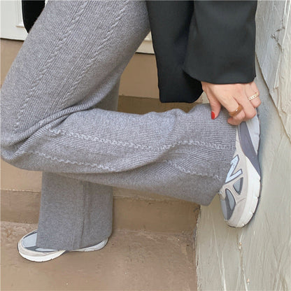 Well Tailored Pants with a Graceful Silhouette