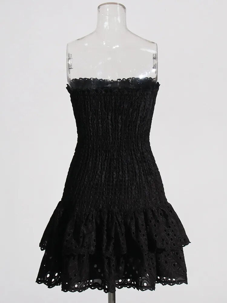 Effortlessly Elegant Dress with a Timeless Design