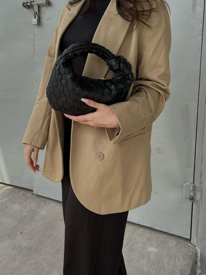 Well Tailored Bag with a Graceful Silhouette
