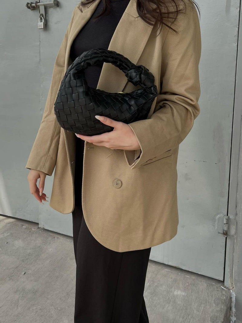 Well Tailored Bag with a Graceful Silhouette