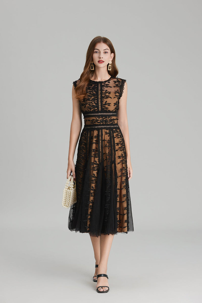 Well Tailored Dress with a Graceful Silhouette