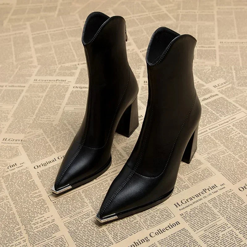 Effortlessly Elegant Shoes with a Timeless Design
