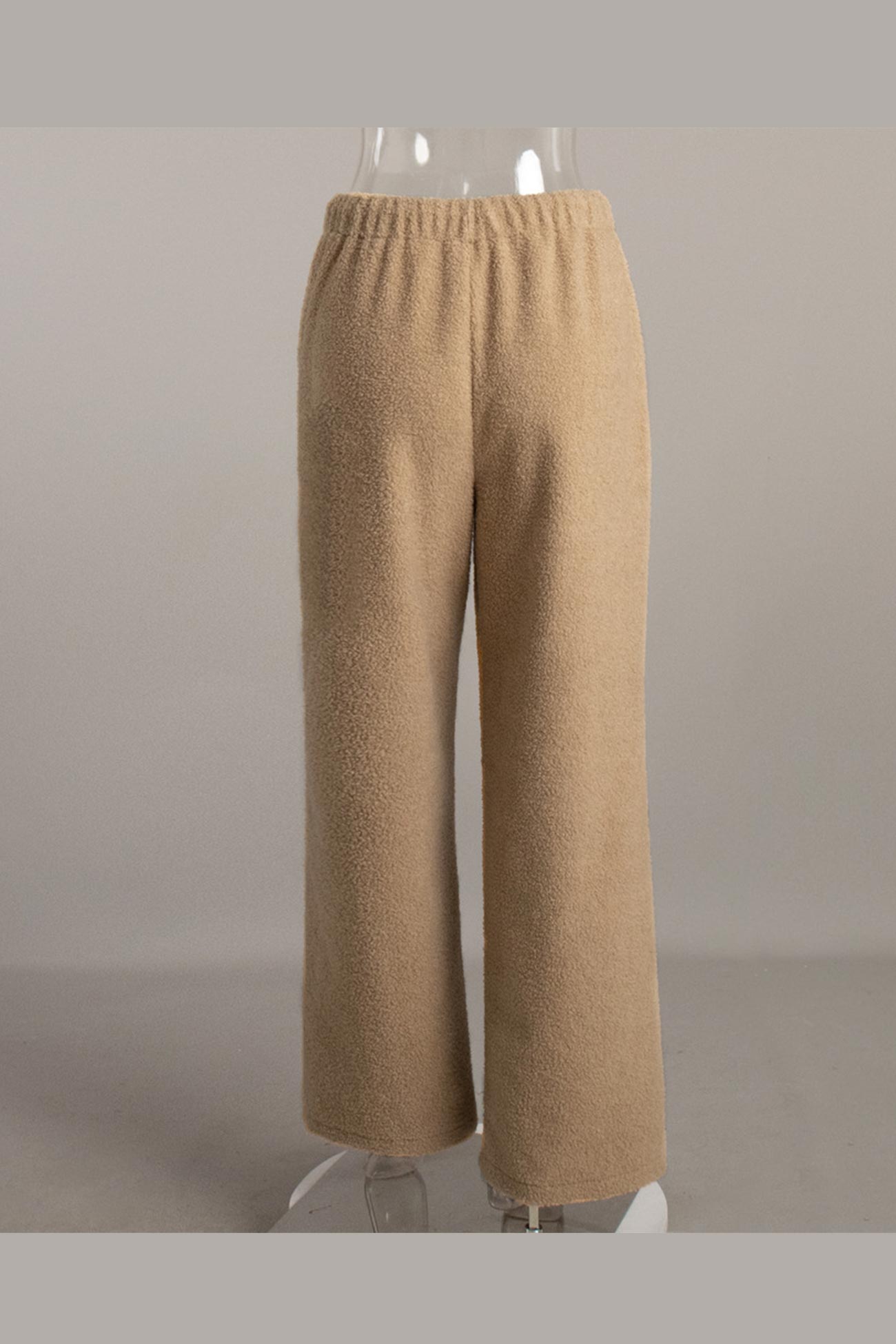 Effortlessly Elegant Pants with a Timeless Design