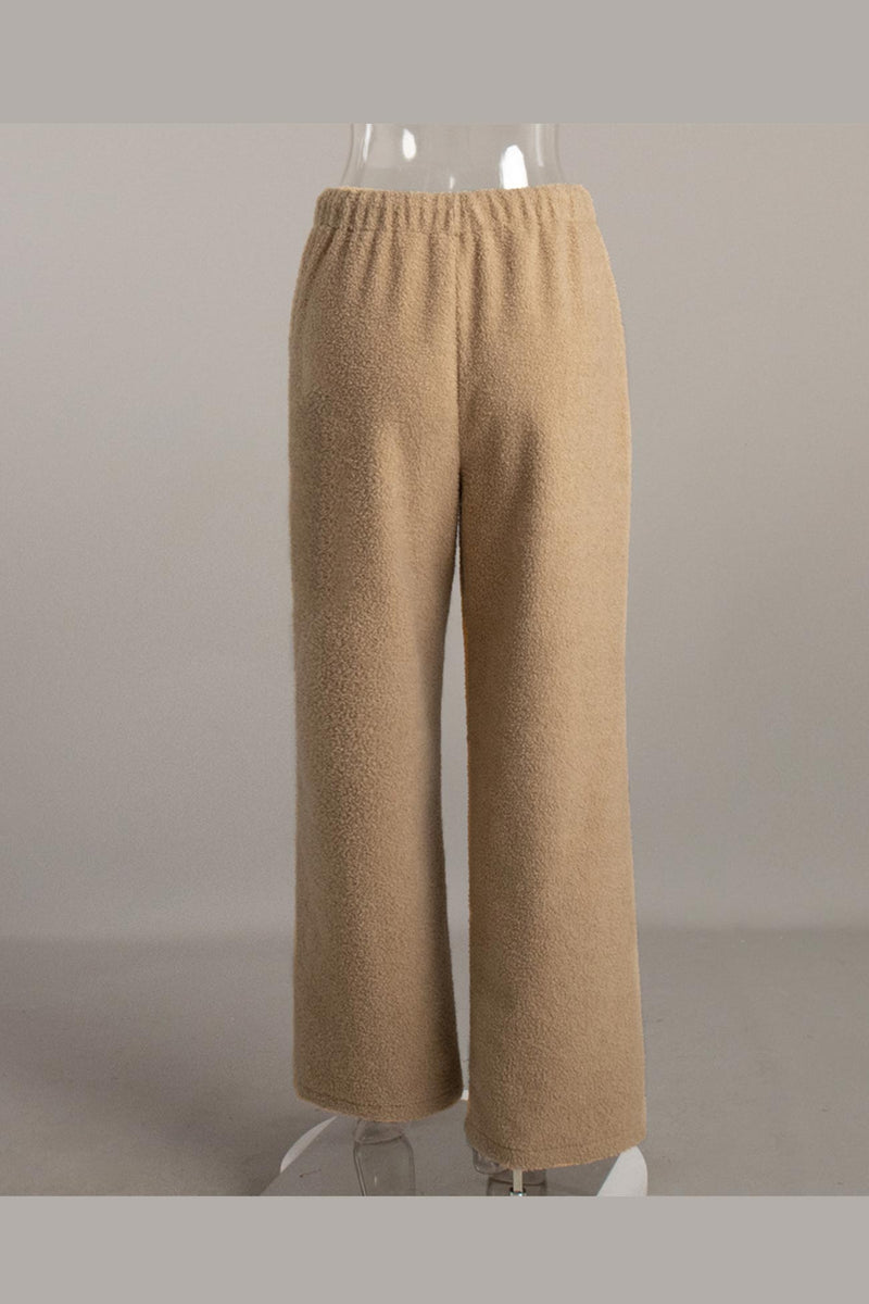 Effortlessly Elegant Pants with a Timeless Design