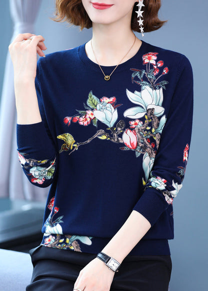 Well Tailored Top with a Graceful Silhouette