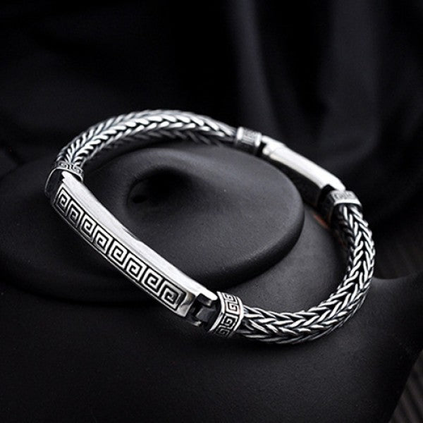 Sophisticated Garment with a Clean Classic Look