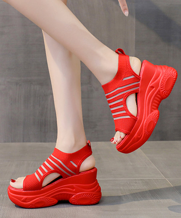 Well Tailored Sandals with a Graceful Silhouette
