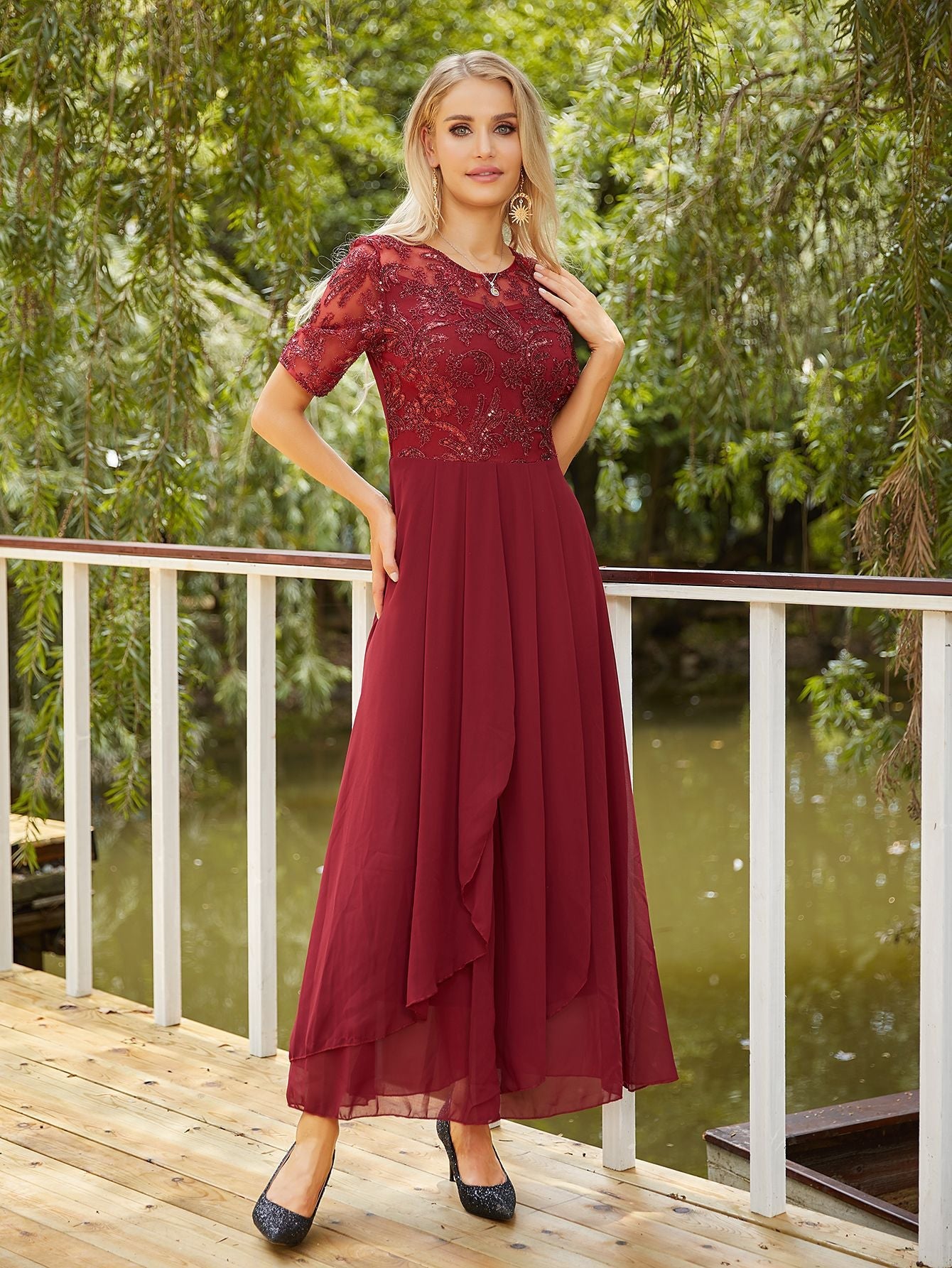Effortlessly Elegant Dress with a Timeless Design