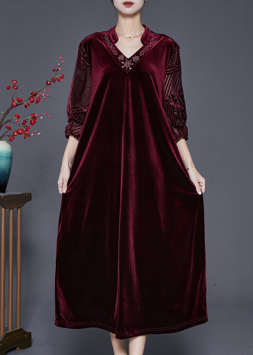 Beautifully Finished Dress in a Timeless Design