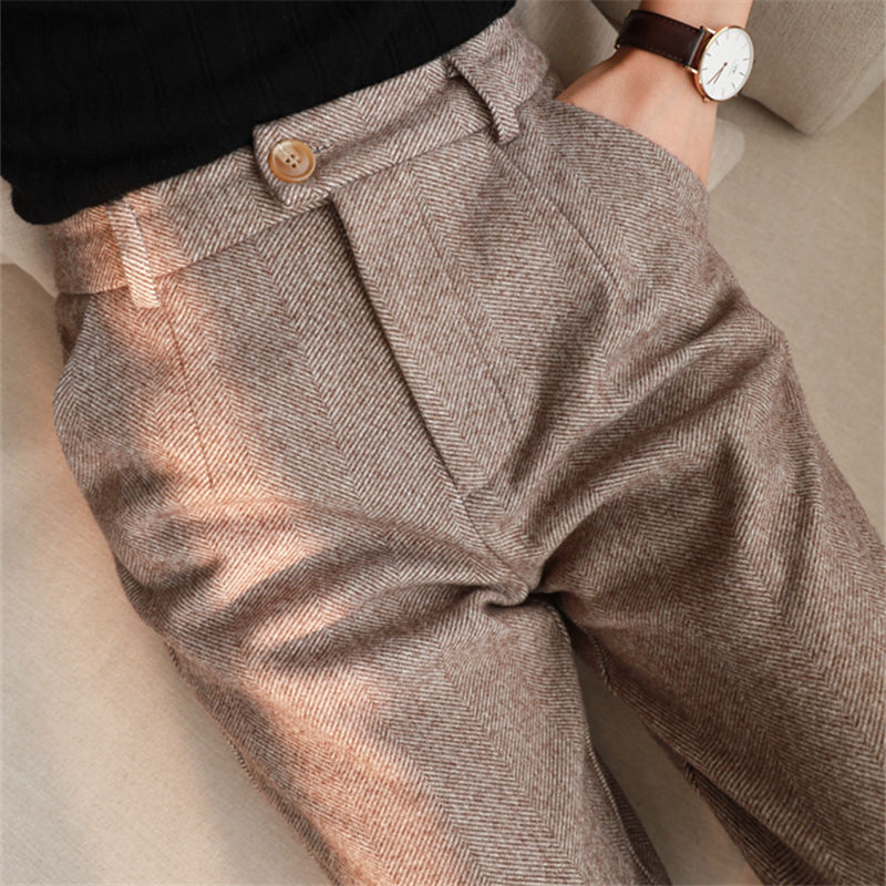 Elegantly Styled Pants for Everyday Wear