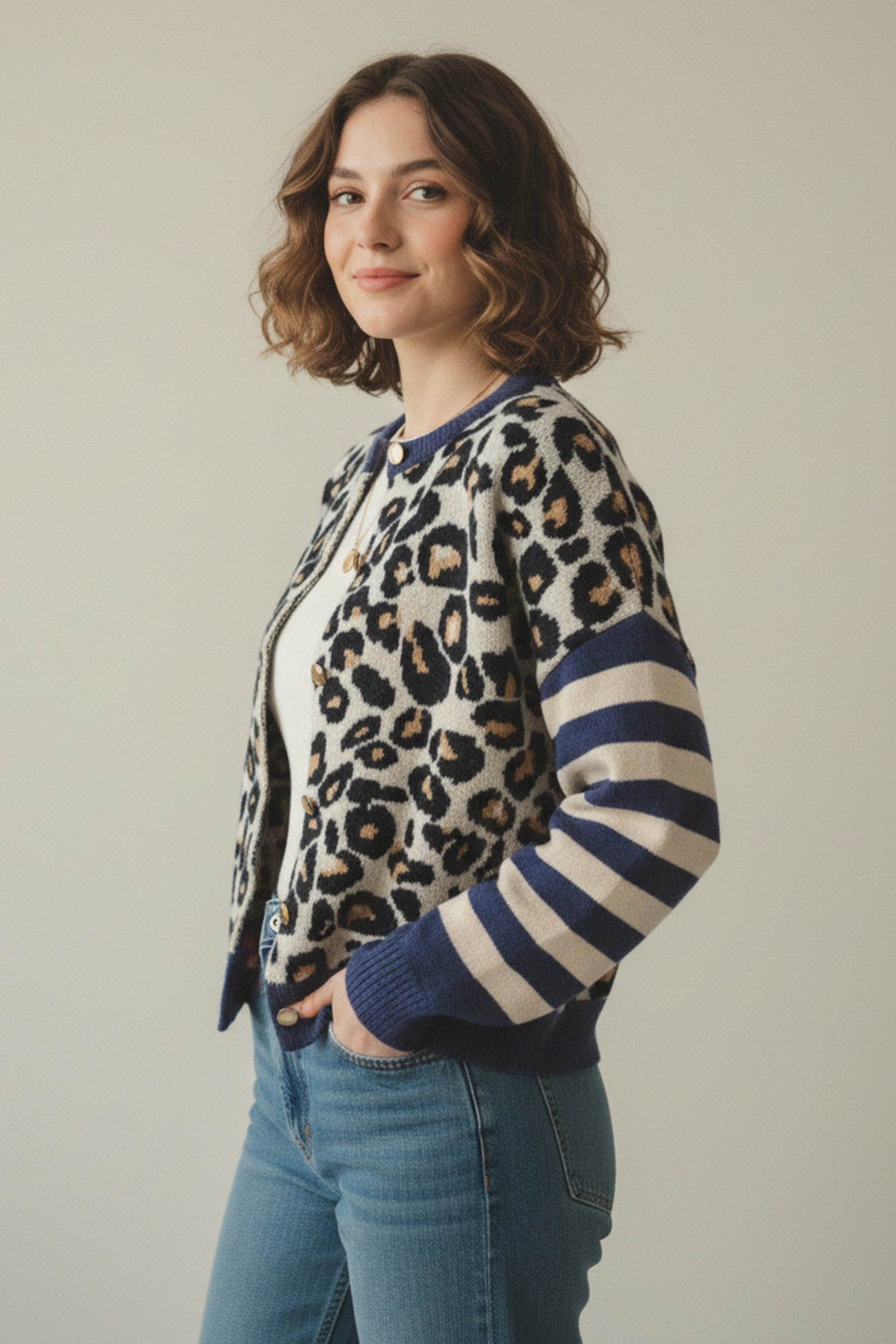 Effortlessly Elegant Cardigan with a Timeless Design