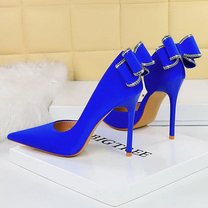 Effortlessly Elegant Heels with a Timeless Design