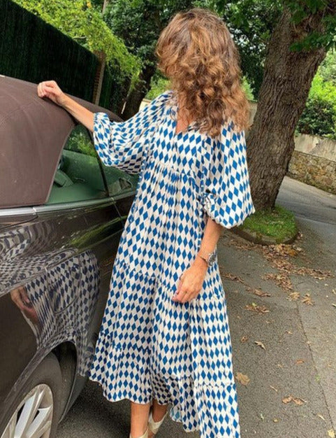 Effortlessly Elegant Dress with a Timeless Design