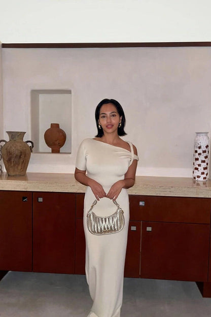 Well Tailored Garment with a Graceful Silhouette