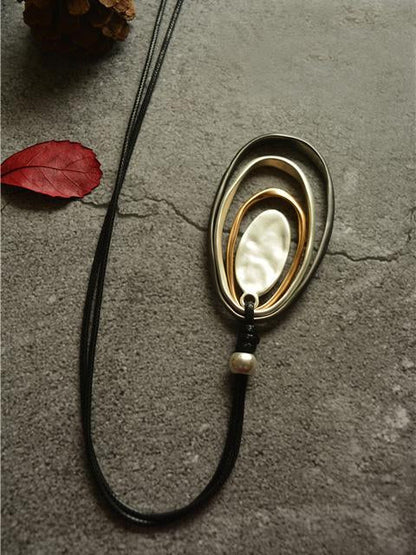 Effortlessly Elegant Garment with a Timeless Design