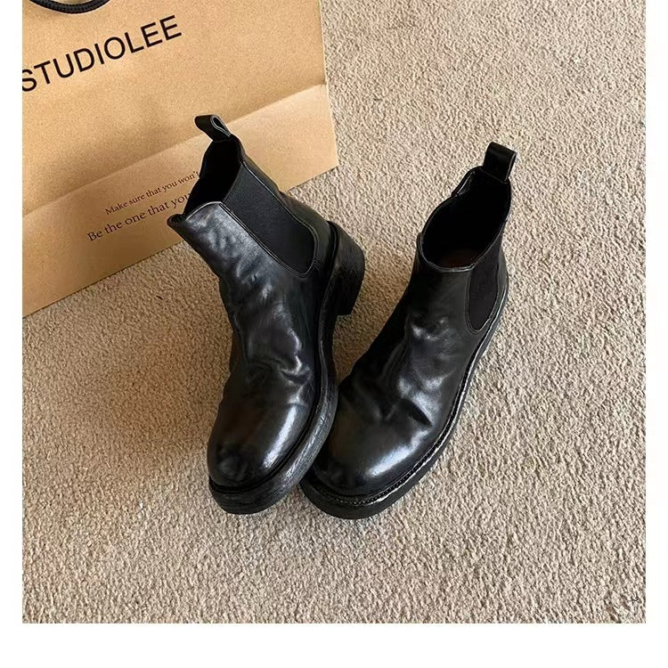 Effortlessly Elegant Boots with a Timeless Design