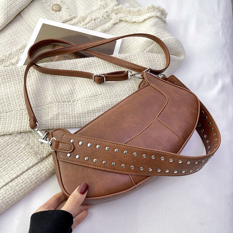 Well Tailored Bag with a Graceful Silhouette