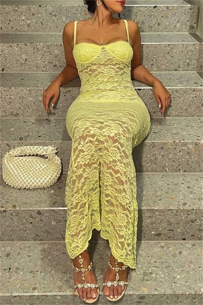 Beautifully Finished Dress in a Timeless Design