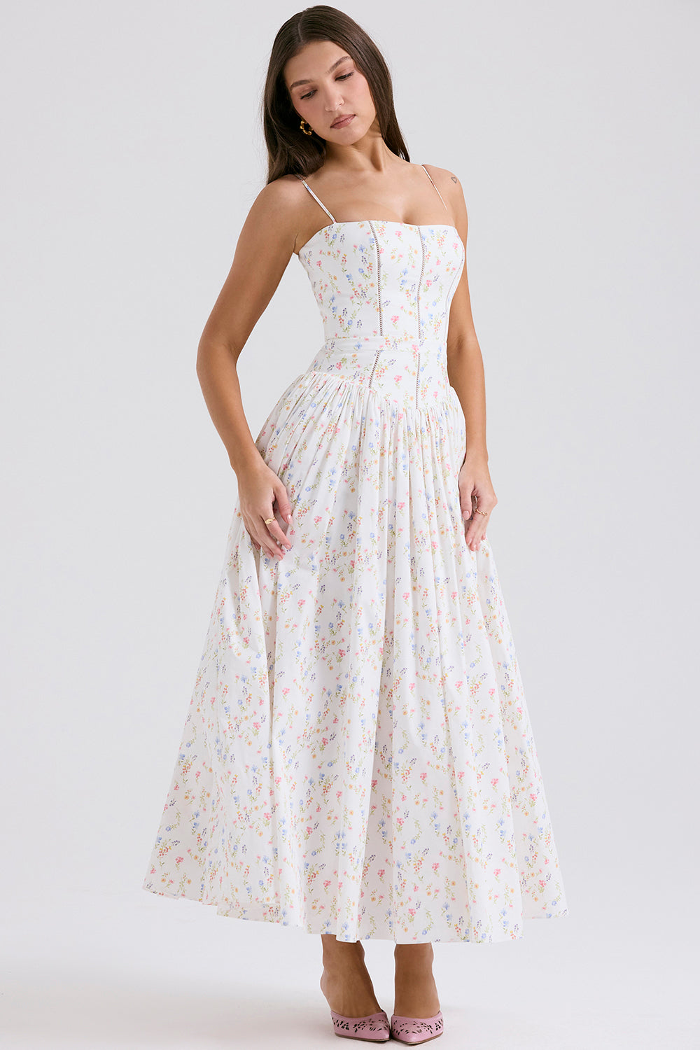 Effortlessly Elegant Dress with a Timeless Design