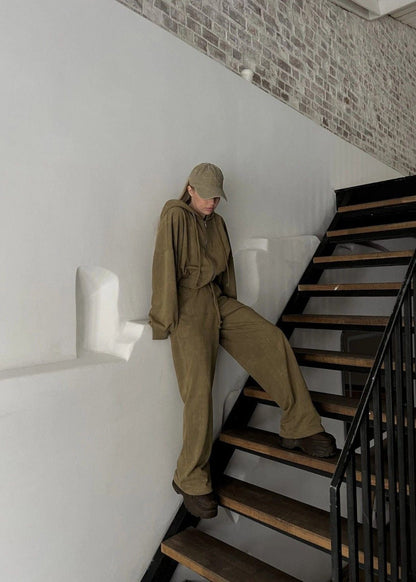Effortlessly Elegant Pants with a Timeless Design