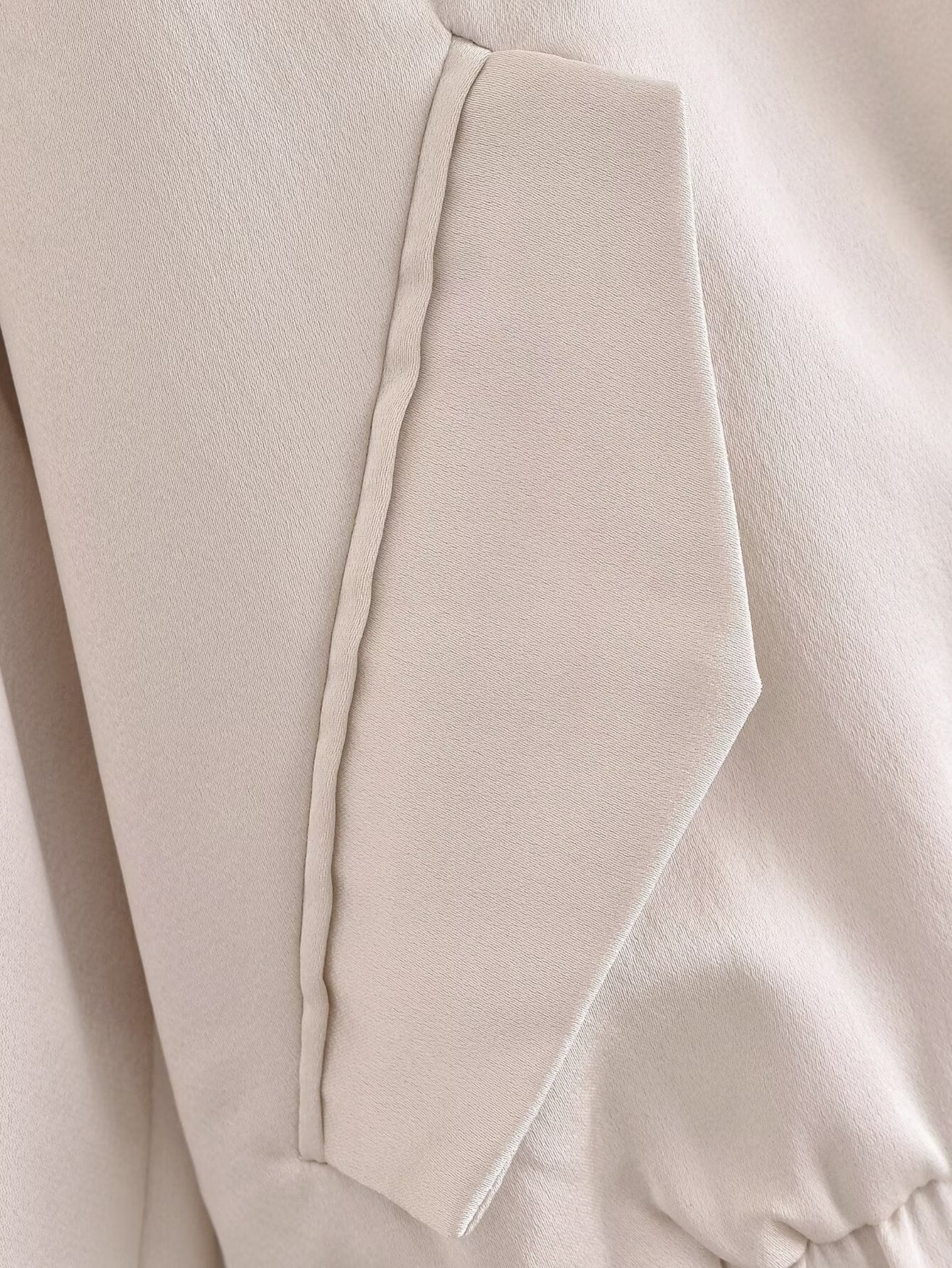 Well Tailored Jacket with a Graceful Silhouette