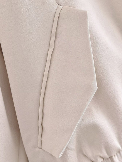 Well Tailored Jacket with a Graceful Silhouette