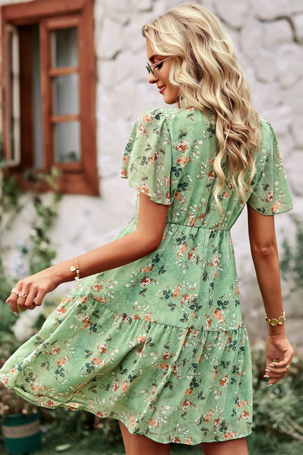 Beautifully Finished Dress in a Timeless Design