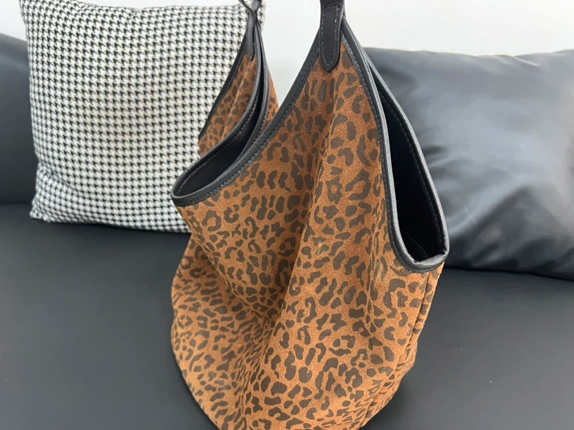 Gracefully Styled Bag for Any Occasion
